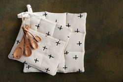 Pot Holders with Spice Spoons - Plus - Ivory / Black