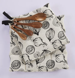 Pot Holders with Spice Spoons - Onion - Ivory / Black