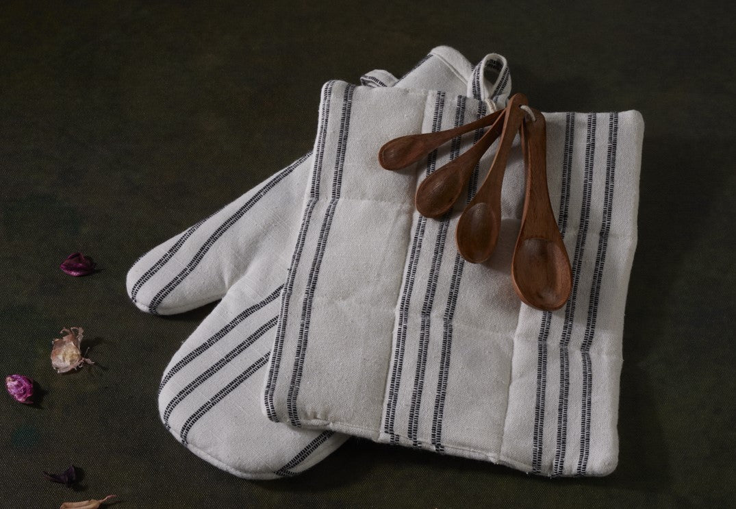 Oven Mitt, Pot Holder with 4 Spice Spoon Set - Slub Dobby - 100% cotton -Ivory / Black