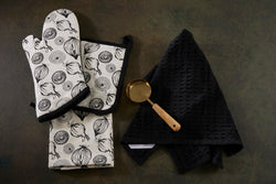 4 Pc Baking Set -Premium Cotton Printed Onion - 100 % Cotton - Ivory / Black